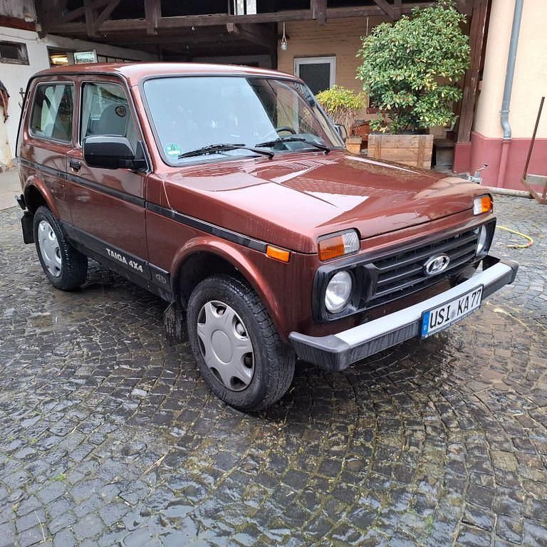 Gebraucht Lada Taiga 83 PS (61 kW) 2020 Braun SUV