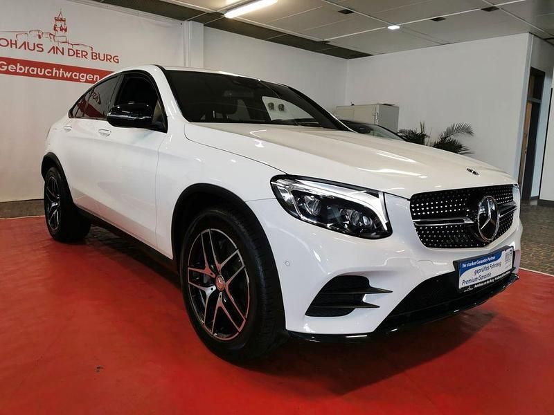 Weiß Gebraucht 2019 Mercedes GLC300 AMG line Limousine | 38.900 € (Etwas zu teuer) - Bild 1/4