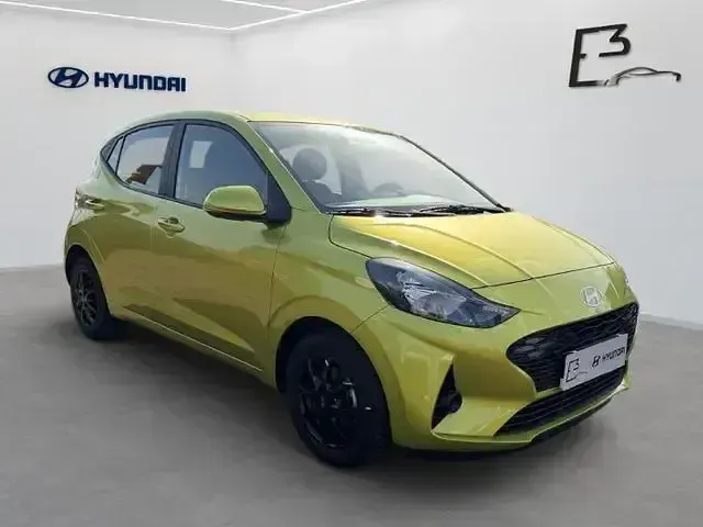 Gebraucht Hyundai i10 Comfort 63 PS (46 kW) 2024 Gelb Kleinwagen