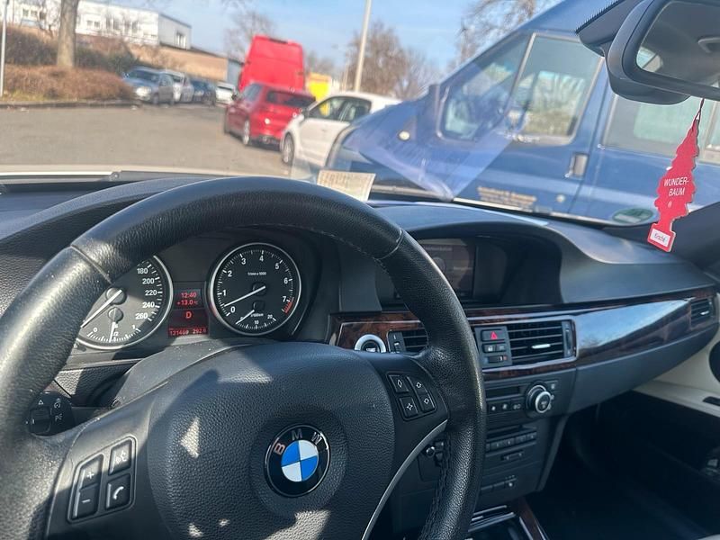 Gebraucht BMW 325 230 PS (169 kW) 2008 Weiß Limousine