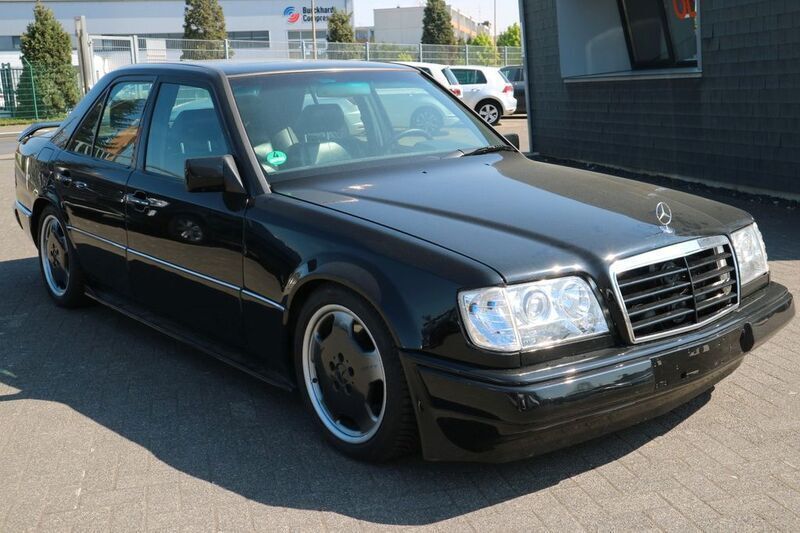 Gebraucht Mercedes E300 AMG 220 PS (161 kW) 1990 Schwarz Limousine