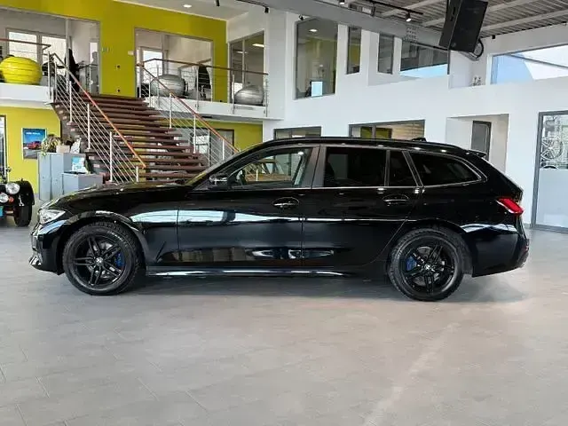 Gebraucht BMW 318 Sport Line 156 PS (114 kW) 2020 Schwarz Kombi