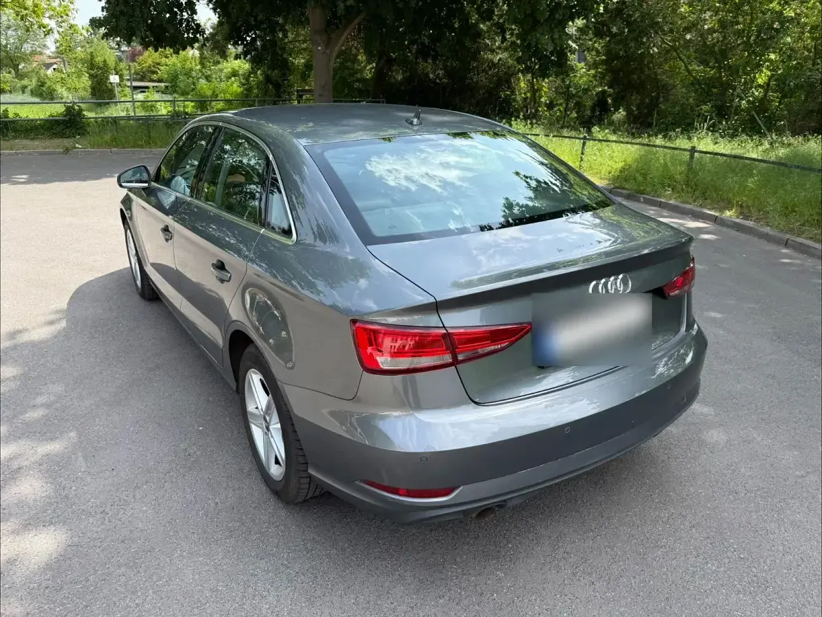Używany Audi A3 Ambiente 116 KM (85 kW) 2018 Szary Sedan/Limuzyna