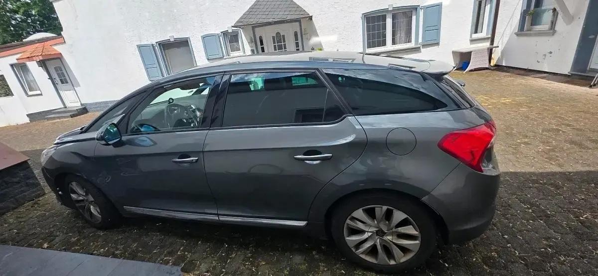 Gebraucht Citroën DS5 112 PS (82 kW) 2011 Schwarz Kleinwagen