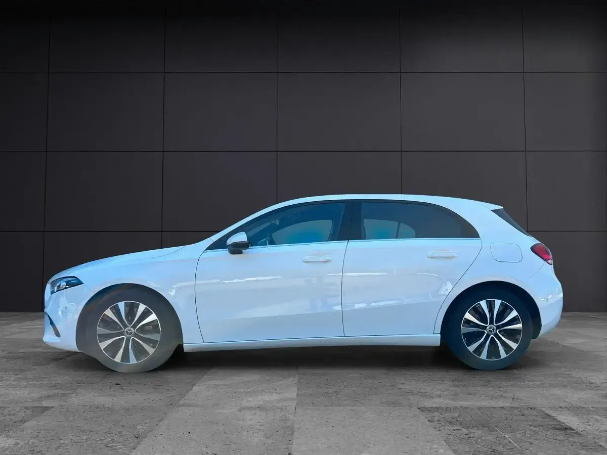 Gebraucht Mercedes A180 136 PS (100 kW) 2021 Weiß Limousine