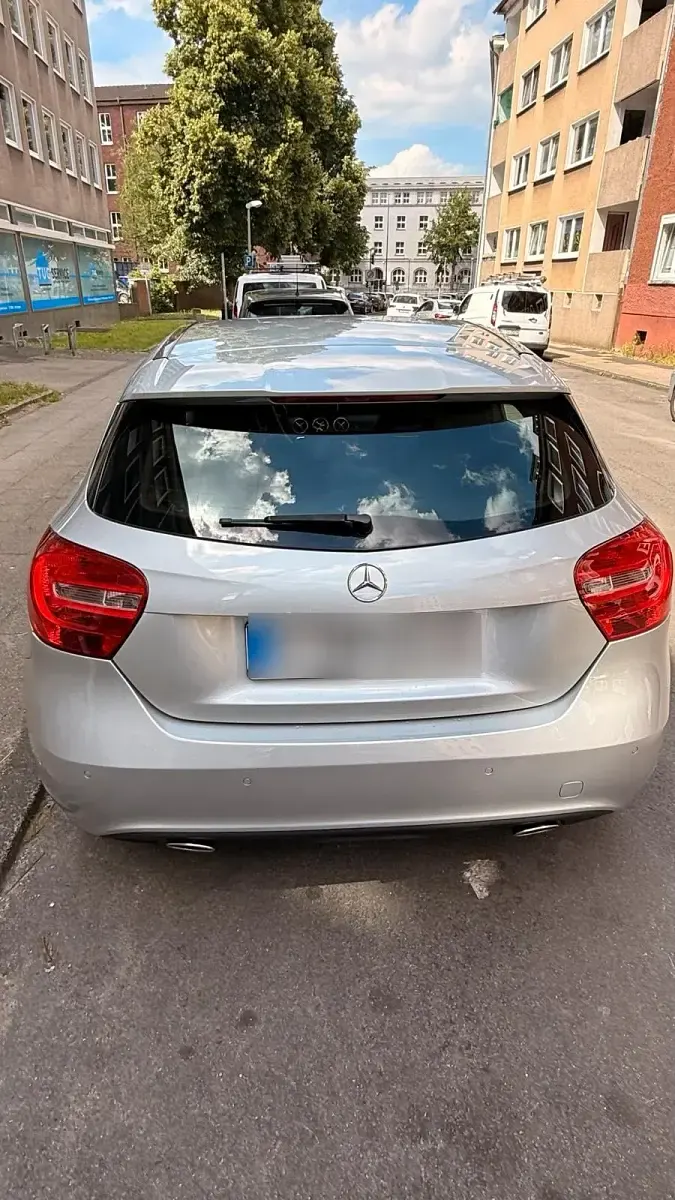 Gebraucht Mercedes A180 122 PS (89 kW) 2012 Silber Kleinwagen