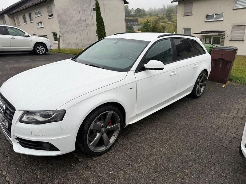 Weiß Gebraucht 2011 Audi A4 S-Line Kombi | 9.700 € (Fairer Preis) - Bild 1/4