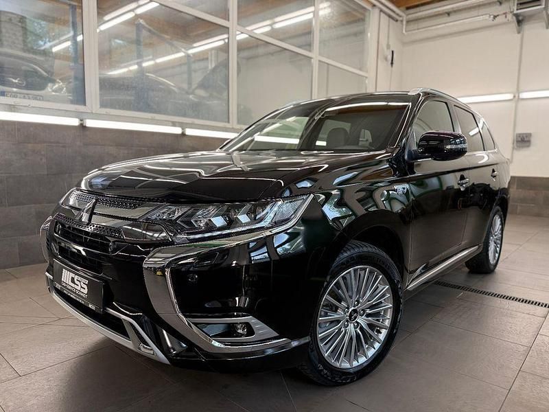 Schwarz Gebraucht 2021 Mitsubishi Outlander P-HEV Plus SUV | 27.666 € (Etwas zu teuer) - Bild 1/4