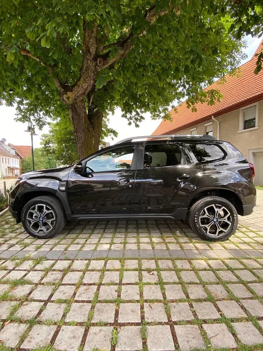 Używany Dacia Duster Celebration 150 KM (110 kW) 2021 Czarny SUV