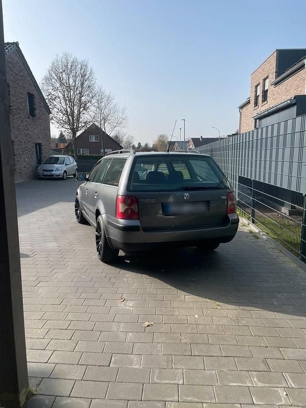Usata VW Passat 131 CV (96 kW) 2004 Grigio Station wagon
