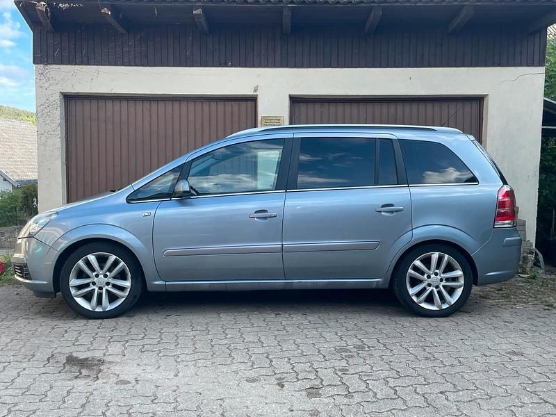 Gebraucht Opel Zafira Edition+ 140 PS (102 kW) 2006 Silber Van / Kleinbus