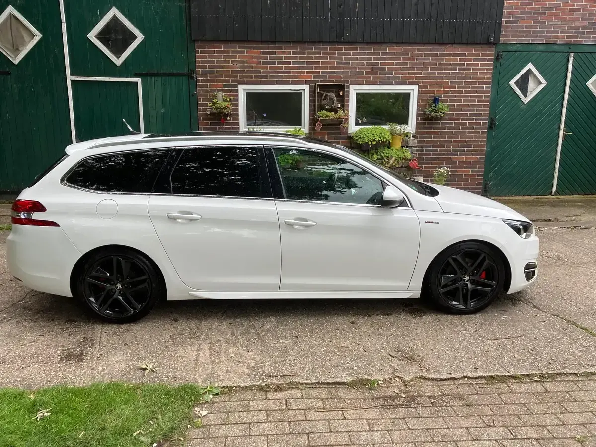 Gebraucht Peugeot 308 Allure 150 PS (110 kW) 2016 Weiß Kombi