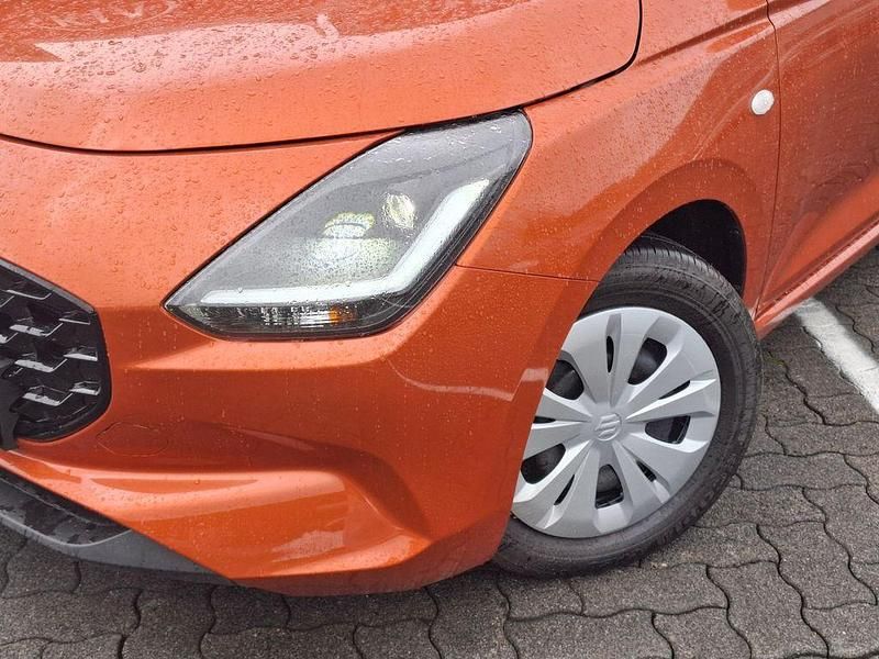 Neu Suzuki Swift Club 83 PS (61 kW) 2025 Orange Kleinwagen