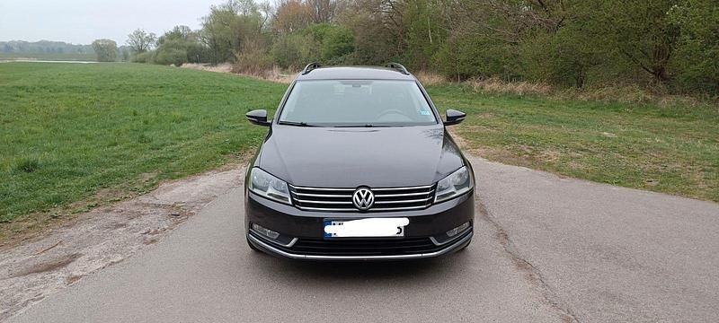 Braun Gebraucht 2011 VW Passat Exclusive Kombi | 5.900 € (Fairer Preis) - Bild 1/4