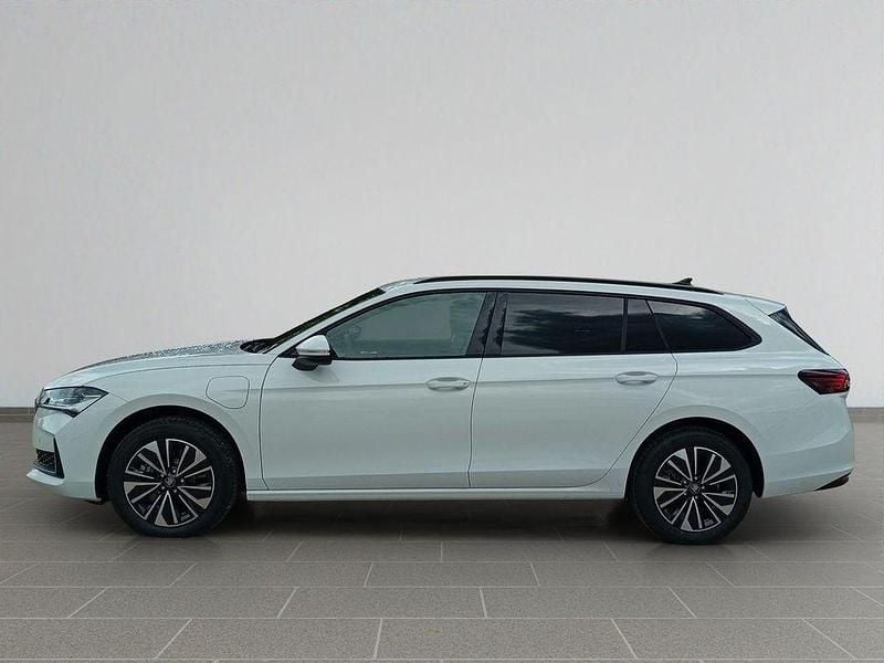 Neu Skoda Superb Selection 204 PS (150 kW) 2025 Weiß Kombi