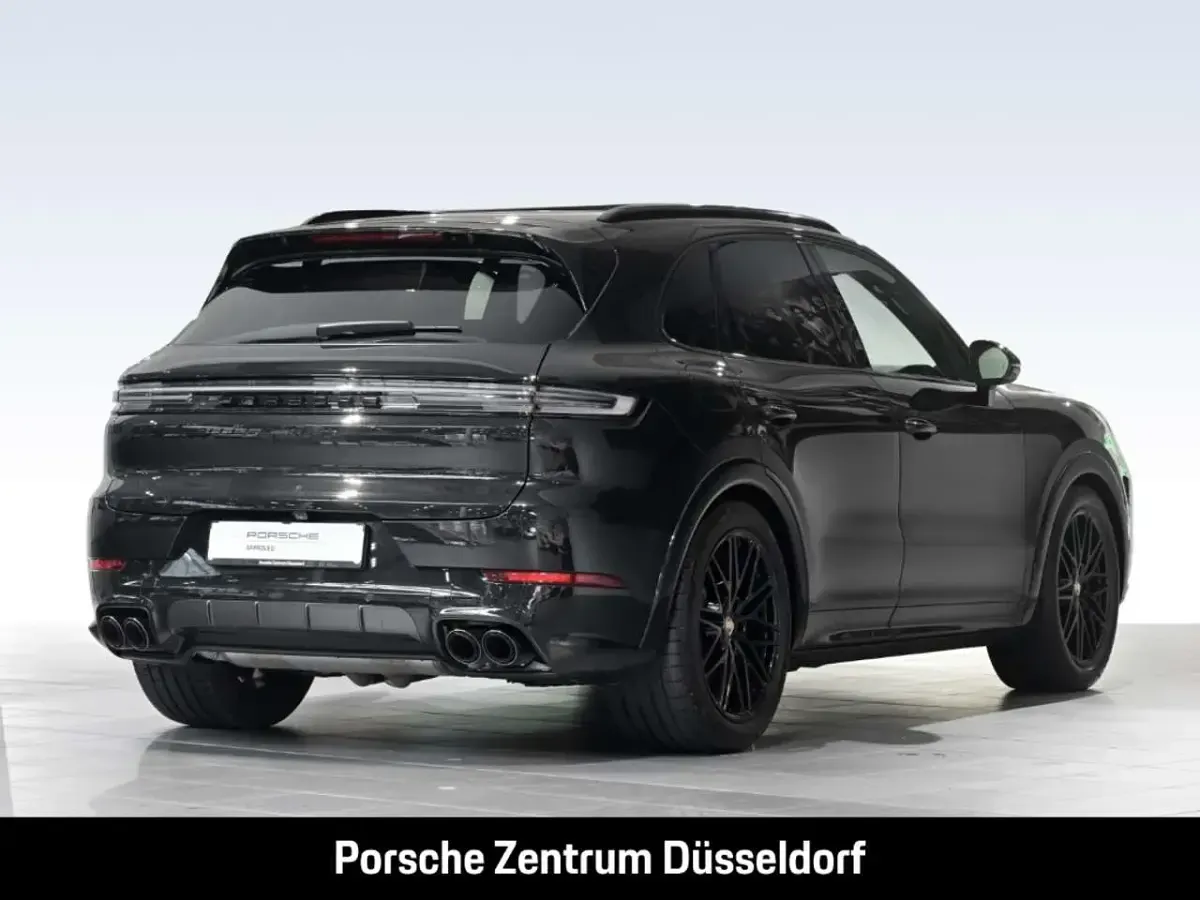 Gebraucht Porsche Cayenne GTS 500 PS (367 kW) 2024 Chromitschwarzmetallic SUV