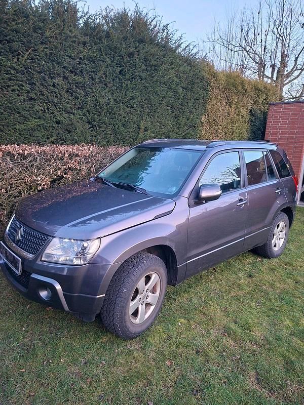Grau Gebraucht 2009 Suzuki Grand Vitara SUV | 4.200 € (Superpreis) - Bild 1/4