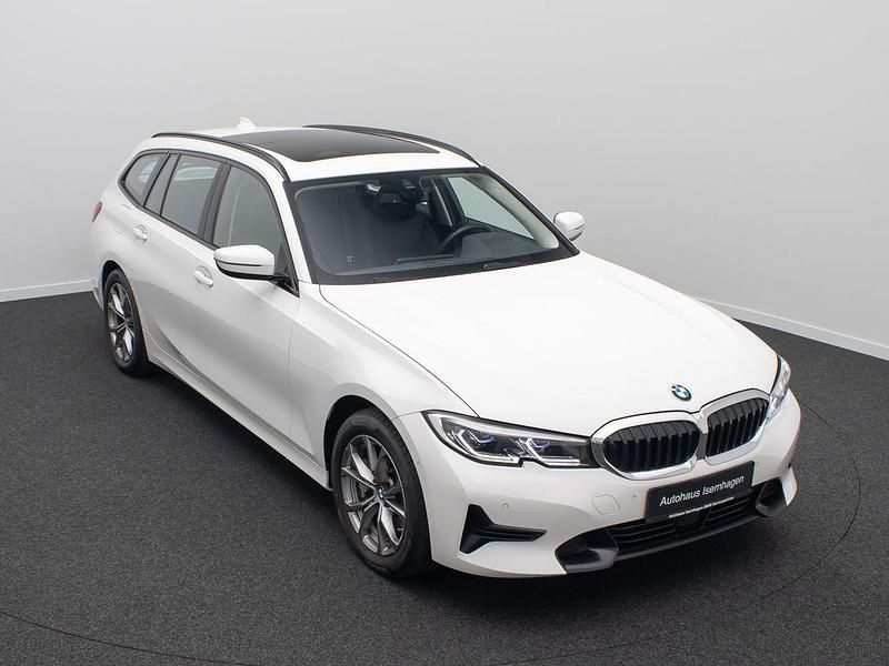 Gebraucht BMW 330 Sport Line 286 PS (210 kW) 2022 Alpinweiã uni300 Kombi