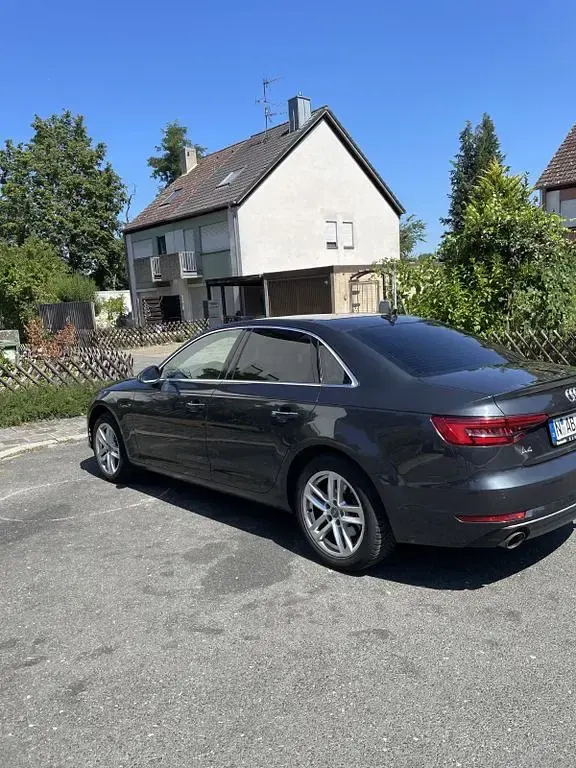 Gebraucht Audi A4 Ambiente 190 PS (139 kW) 2016 Grau Limousine