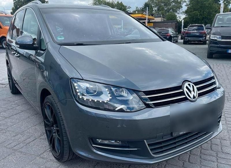 Grau Gebraucht 2010 VW Sharan Highline Van / Kleinbus | 9.999 € (Teuer) - Bild 1/4