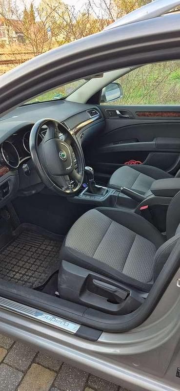 Gebraucht Skoda Superb Elegance 160 PS (117 kW) 2012 Silber Kombi