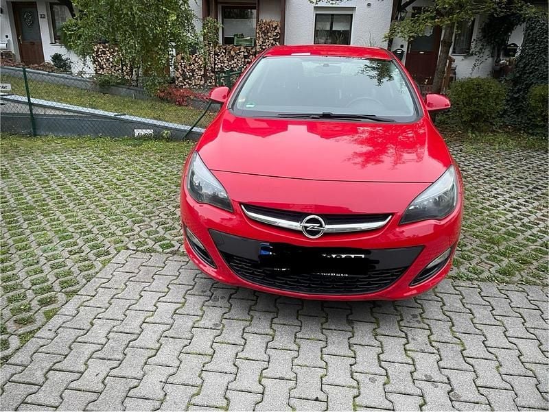 Gebraucht Opel Astra 116 PS (85 kW) 2013 Rot Kleinwagen