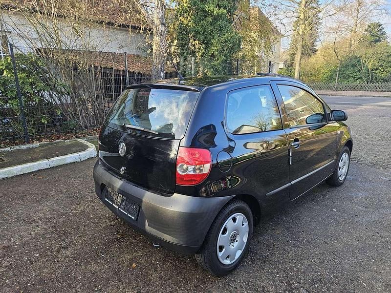 Gebraucht VW Fox Basis 54 PS (39 kW) 2008 Schwarz Kleinwagen