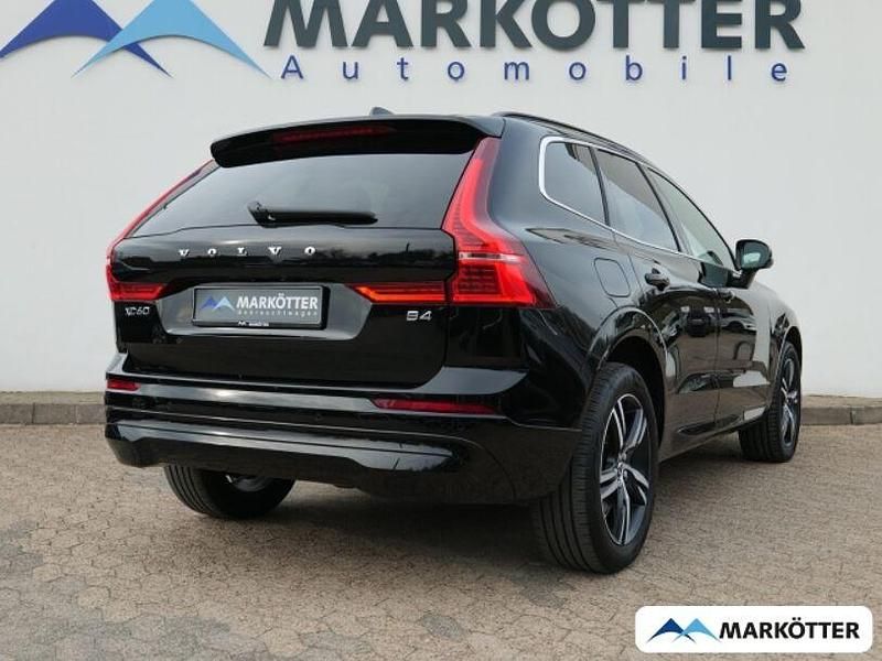 Gebraucht Volvo XC60 Core 197 PS (144 kW) 2022 Schwarz SUV