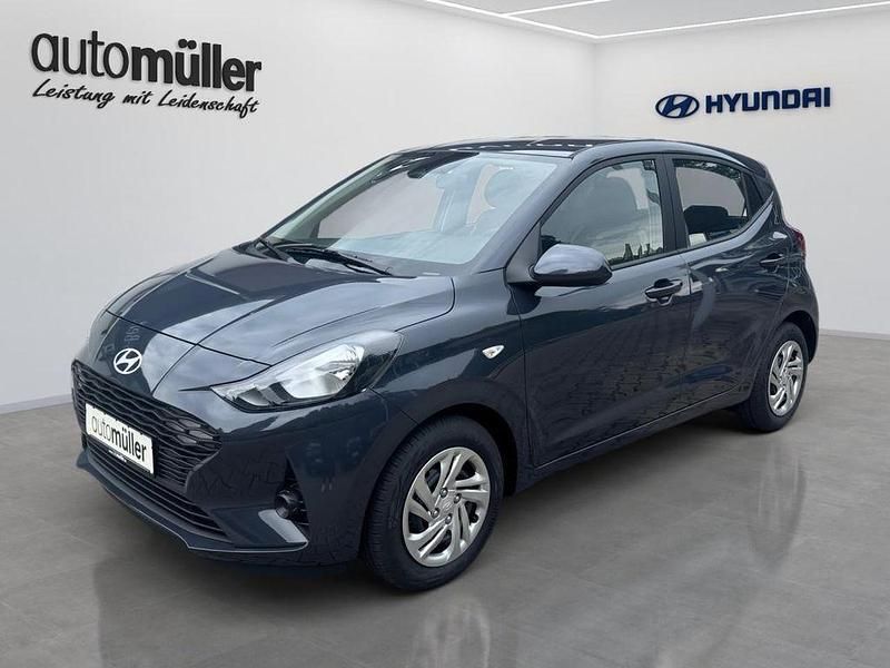Grau Neu 2025 Hyundai i10 Select Kleinwagen | 16.288 € (Fairer Preis) - Bild 1/4
