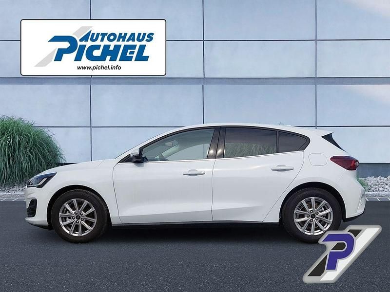 Gebraucht Ford Focus Titanium 125 PS (91 kW) 2023 Weiß Limousine