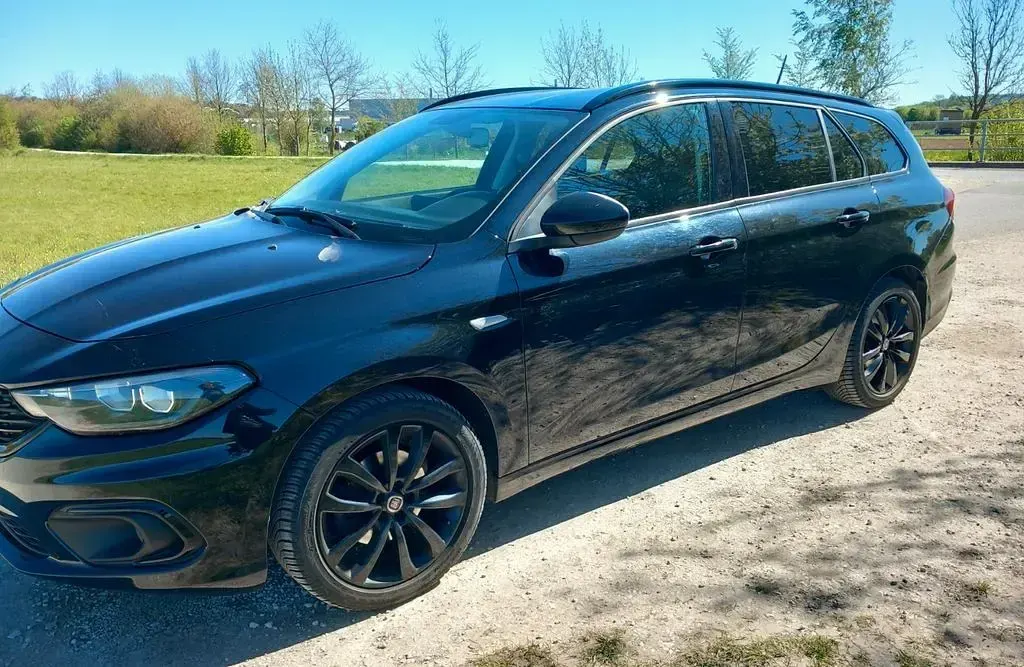 Gebraucht Fiat Tipo 120 PS (88 kW) 2018 Schwarz Limousine