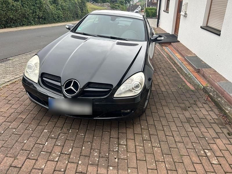 Second-hand Mercedes SLK200 163 CP (119 kW) 2004 Negru Cabrio