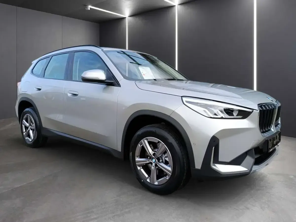 Neu BMW X1 156 PS (114 kW) 2026 Spacesilber metallic SUV