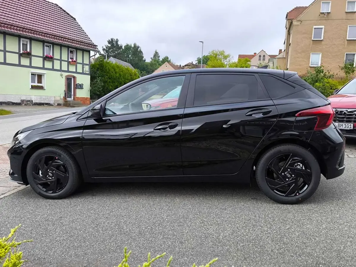 Neu Hyundai i20 Blackline 90 PS (66 kW) 2026 Phantom black Kleinwagen