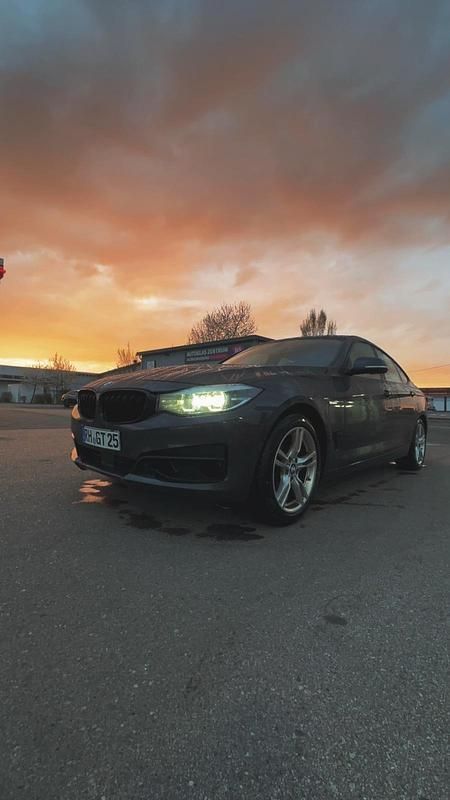 Grau Gebraucht 2017 BMW 330 Kombi | 12.999 € (Superpreis) - Bild 1/4