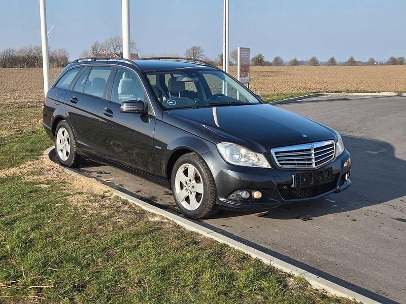 Gebraucht Mercedes C220 170 PS (125 kW) 2011 Schwarz Kombi
