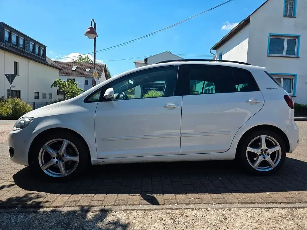 Gebraucht VW Golf Plus Cross Comfortline 122 PS (89 kW) 2011 Weiß Van / Kleinbus