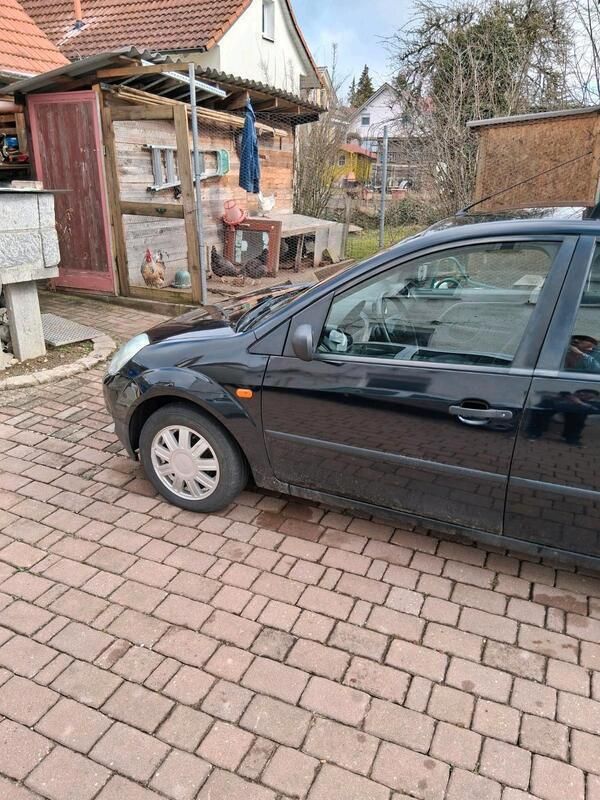 Schwarz Gebraucht 2002 Ford Fiesta Kleinwagen | 900 € (Fairer Preis) - Bild 1/4