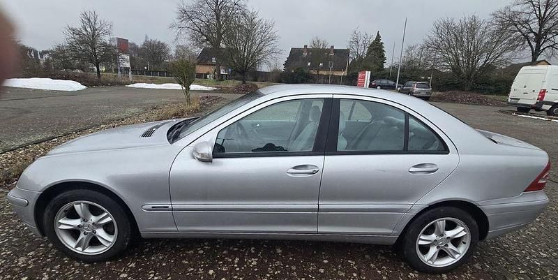 Gebraucht Mercedes C180 129 PS (94 kW) 2000 Silber Limousine