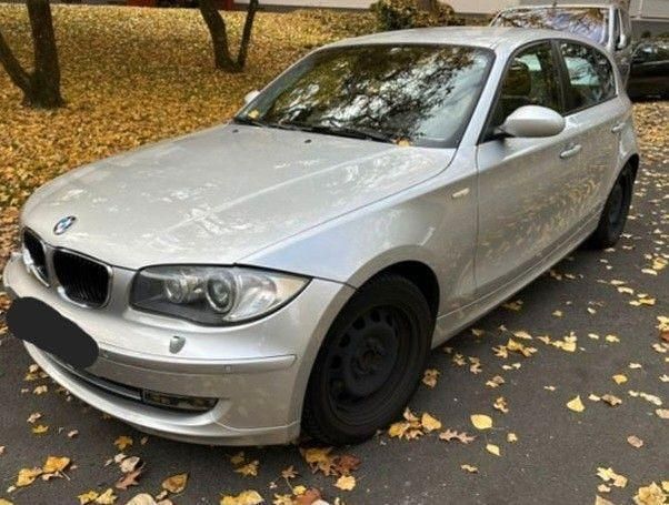 Grau Gebraucht 2009 BMW 120 Kleinwagen | 3.200 € (Superpreis) - Bild 1/4