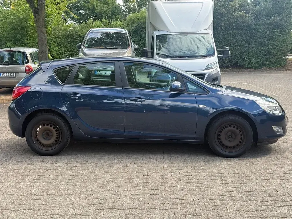 Gebraucht Opel Astra Selection 101 PS (74 kW) 2011 Blau Limousine