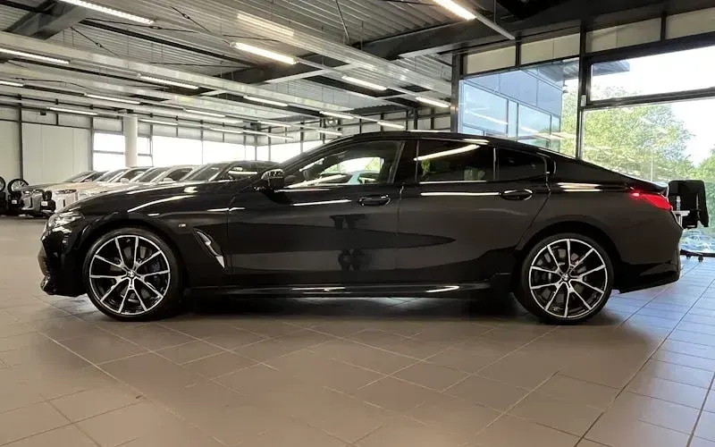 Używany BMW M850 Shadowline 530 KM (389 kW) 2025 Czarny Coupe