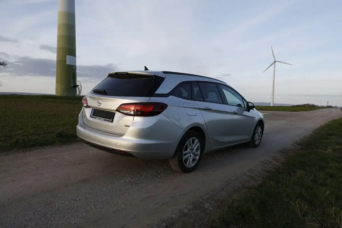Używany Opel Astra 136 KM (100 kW) 2018 Srebrny Kombi