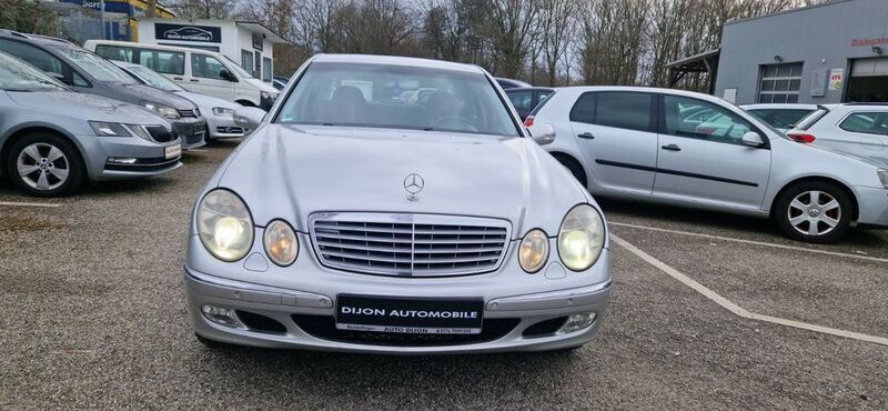 Silber Gebraucht 2002 Mercedes E220 Limousine | 5.900 € (Teuer) - Bild 1/4