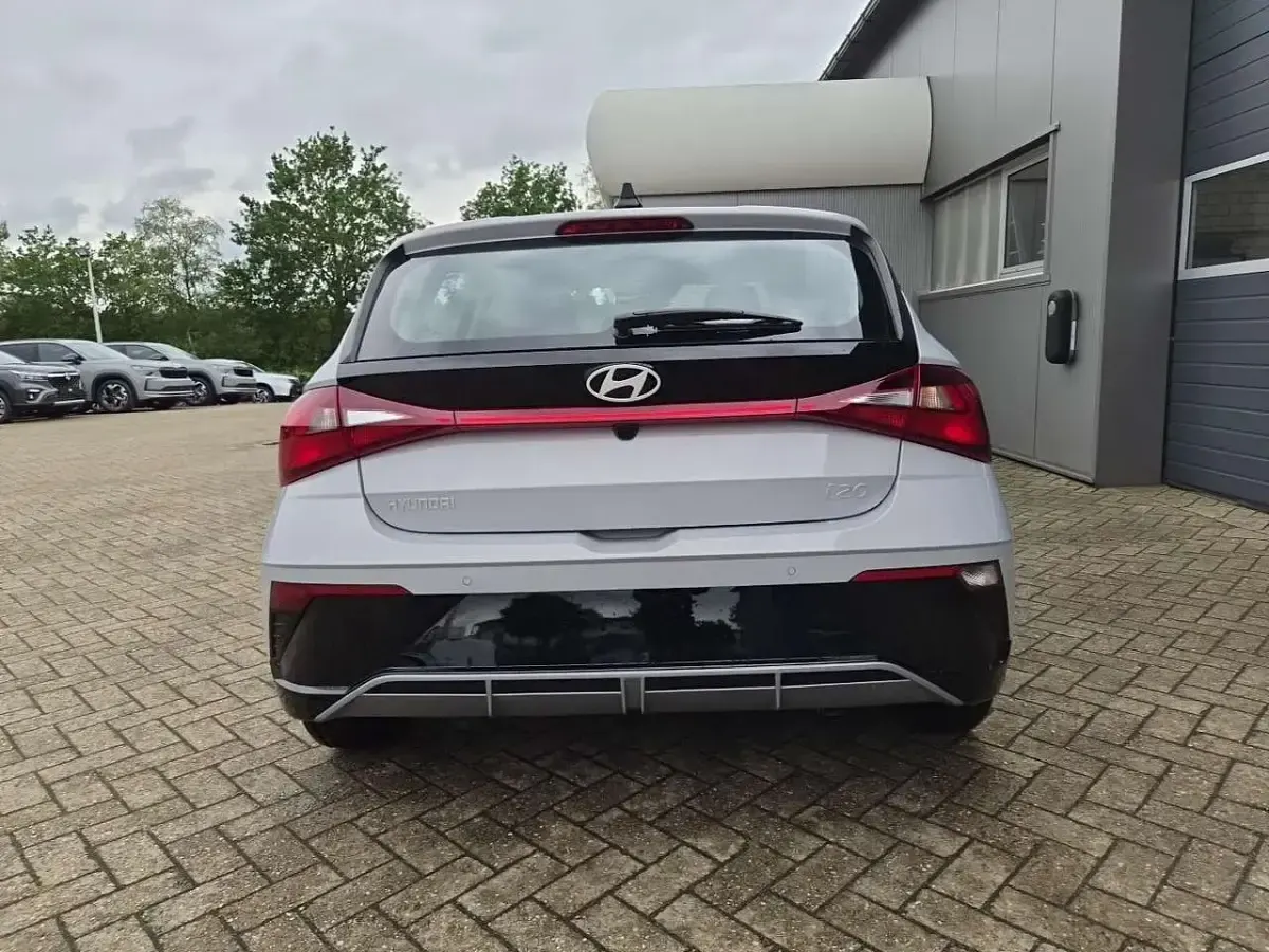 Neu Hyundai i20 90 PS (66 kW) 2026 Lumen grey Kleinwagen
