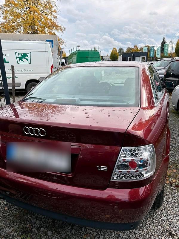 Gebraucht Audi A4 101 PS (74 kW) 2000 Rot Limousine