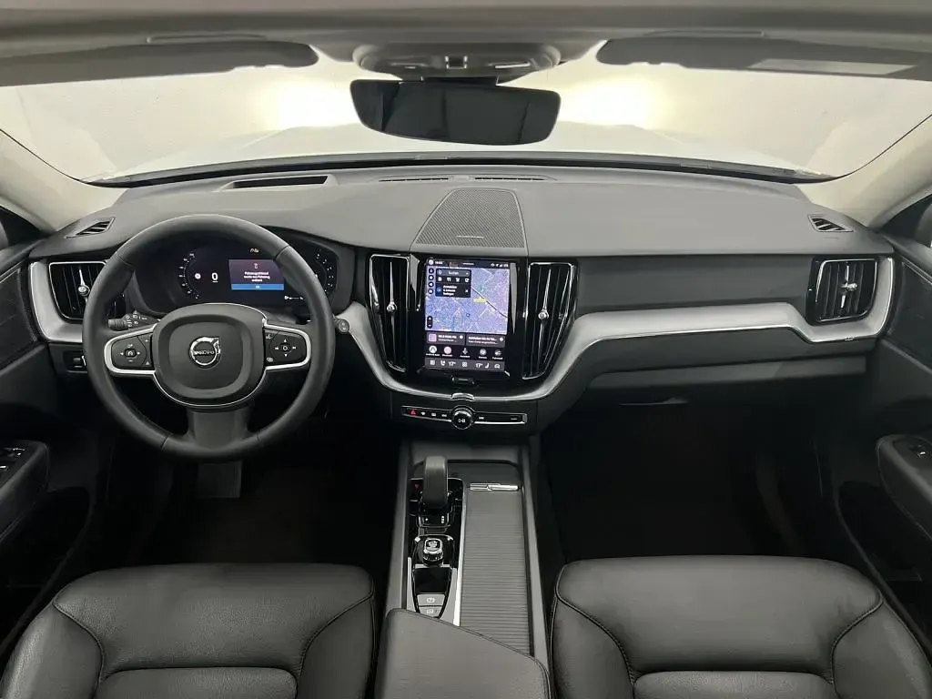 Gebraucht Volvo XC60 197 PS (144 kW) 2022 Crystal white (metallic) SUV