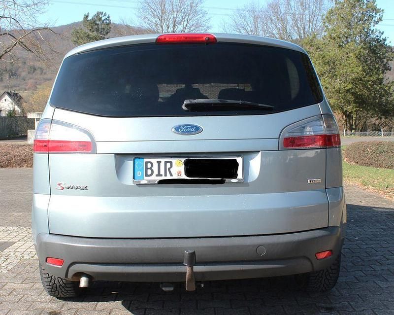 Gebraucht Ford S-MAX Titanium 140 PS (102 kW) 2009 Silber Van / Kleinbus