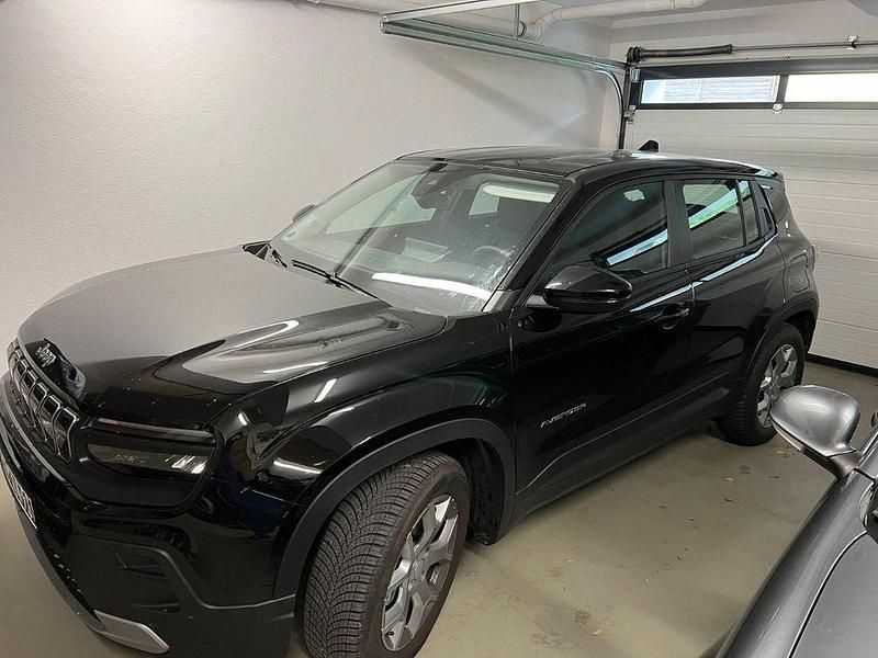 Schwarz Gebraucht 2024 Jeep Avenger Altitude SUV | 22.990 € (Fairer Preis) - Bild 1/4