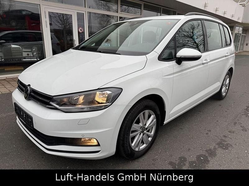 Pure white Gebraucht 2022 VW Touran Comfortline Van / Kleinbus | 23.480 € (Guter Preis) - Bild 1/4